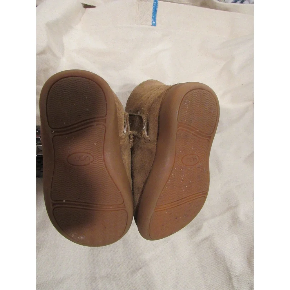 UGG Keelan Chestnut Suede Sheepskin Ankle Boots Kids Size 6 TODDLER 1096089T